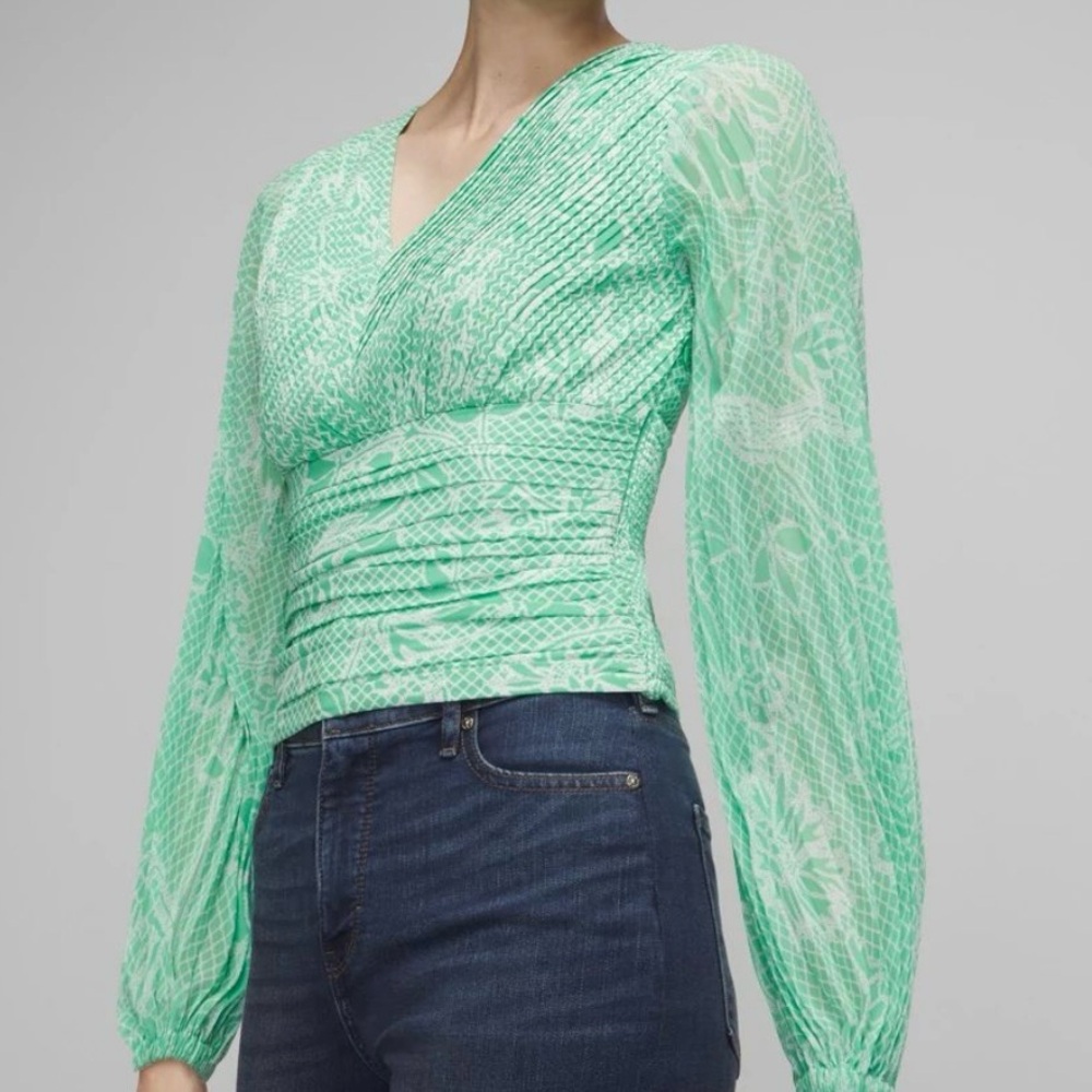 White House Black Market Long Sleeve Blouse Smocked Mint Green Size 00 NWOT